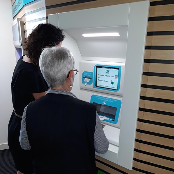 iagona-produit-situation-add-borne-remise-cheque-banque-img01-fr