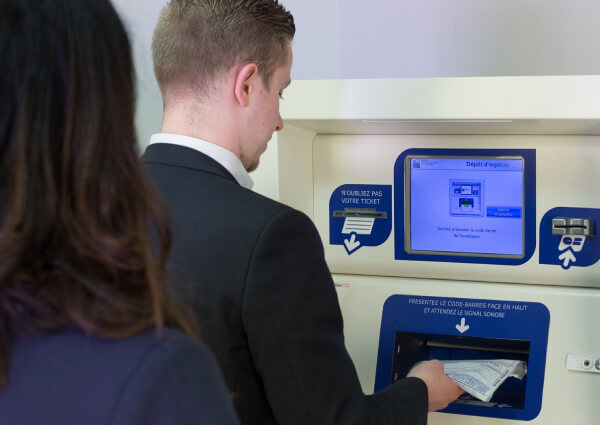 Banque Populaire Bourgogne Franche Comté (BP, BFC) installs intelligent automatic cash deposit kiosks.