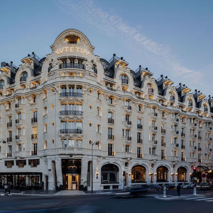 The hotel Le Lutetia has chosen to go digital in order to offer innovative services with top-of-the-range equipment to meet the expectations not only of an international clientele but also of a corporate clientele.